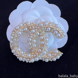 Moda luksusowa marka projektant broszka broch piny broszki kobiety perłowe krake cape klamry broszki garnitur gipowy prezent na imprezę