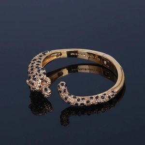 Bangle Realistic Spotted Leopard Metal Open Stretch Armband