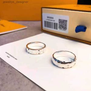 Tasarımcı Aşk Yüzüğü Erkek Bant Yüzükleri 2021 Lüks Takı Kadın Titanyum Çelik Alaşım Altın Kaplama Zanaat Altın Gümüş Gül Asla solma alerjik değil