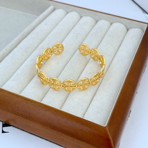 Bracciale rigido di design cavo di lusso di marca in oro 18 carati retrò vintage da donna argento aperto elegante braccialetti di fascino braccialetti gioielli di San Valentino