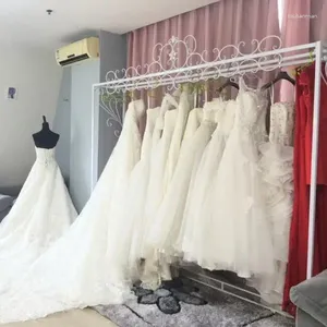 Wieszaki ślubne sklepy wysokiej jakości szelf podłogowy sukienka Pogna Model Props Window Studio Po wieszak