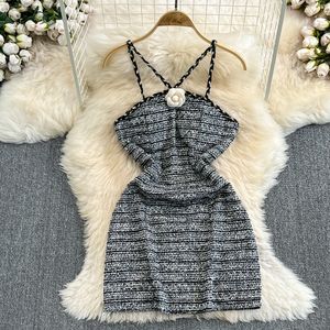 Damen-Spaghettiträger-Tweed-Wollstoff mit 3D-Blume gepatcht, elegantes, schlankes, kurzes Kleid ML