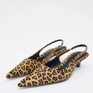 Sandálias femininas de fundo plano estilingue verão leopardo ponta ponta mulher mules zaza 2024 moda animal impressão sapatos de praia de salto baixo