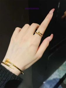 Neumáticos de automóvil de alta calidad Oro de 18 quilates Pulsera de regalo de vacaciones Joyería Versión pura Pulsera de uñas gruesas y delgadas Oro completo 999 con incrustaciones de tornillo de diamante con caja original