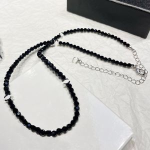 Colares de diamante preto correntes designer pingentes gargantilha mulheres marca carta de alta qualidade banhado a ouro cobre homens mulheres colar de pérolas casamento