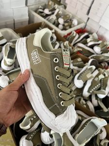 Ensam grossistdesigner dissoe canvas tvättad stil mmy casual skor mihara kvinnor sneakers vintage snörning yasuhiro svart vit solid män sneaker