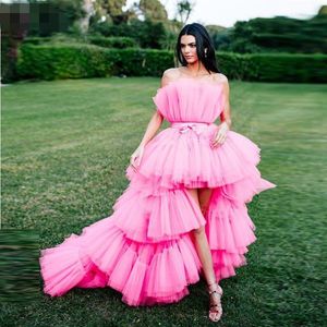 Strapless hot Pink Puffy Ball Gown Prom Dresss vestidos Hi-Lo tiered Ruffles Evening Dress for Women's Party robes de cocktail