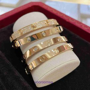 Pneumatici per auto di alta qualità Bracciale regalo in oro 18 carati Gioielli incolore Rosa 18 carati con vite diamantata Coppia Cielo pieno Stella Amore Luce Lusso con scatola originale