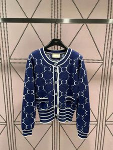 Cardigan Designer Sweater Women's Cardigan Shirt رسالة كلاسيكية للطباعة أزياء غير رسمية طويلة الأكمام متماسكة زر الذهب سترة النساء