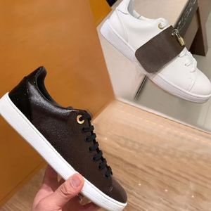 Vit vår hösten casual skor kvinnor läder snörning sneaker mode lady designer löpande tränare brev kvinna sko platt tryckt