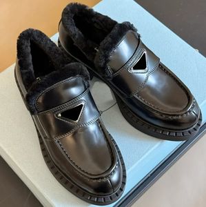 Metal Üçgen Loafers Ayakkabı İç Astar Kuzu Yün Kalın Sole Slayt Non Bayanlar Buzak Hinli Ayakkabı