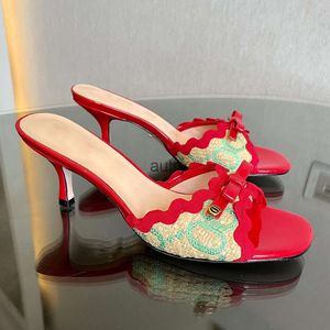 Sandali di design di lusso con decorazione a fiocco, pantofole con tacco sottile, scivolo in pelle di mulo ricamato, tacchi alti sottili, punta aperta, tacchi alti da donna 35-42 con scatola