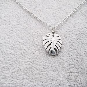 Pendant Necklaces For Women Leaf Shape Necklace Polished Craft Stainless Steel Jewelry Holiday Gifts Men