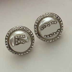 Жемчужные алмазные дизайнерские серьги с серьгами бренд писем высококачественную медную 925 серебряные серьги моды