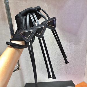 Pレザーノットファッション逆三角形バッジボウタイネックレス男性と女性の愛好家と同じ付属品