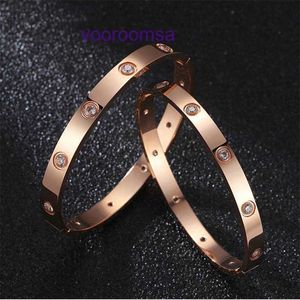 Högkvalitativ Carter 18K Gold Holiday Present Armband Smycken 2024 Love Buckle 18K Rose Colored Gold Armband med Diamond Oval Shape och No With Original Box Pan