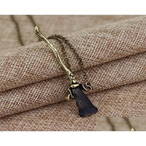 Pendanthalsband RJ Fashion Thunderbolt Flying Broom Metal Halsband Antik bronspläterad Witch Wizard Magic Necklace Man Woman Chok DHH1Z