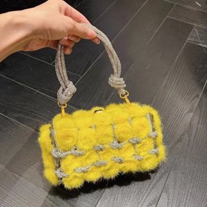 Autumn Winter Women's Fury Handwoven Shiny Rhinestone Handbag Banket Rabbit Hair Box Underarm Bag handhållen liten fyrkantig väska 240104