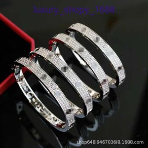 High Quality Edition Armband Light Luxury Car Tiress Gold Precision Carving Classic Black Nail Armband Rose Full Sky Star Wide Have Original Box