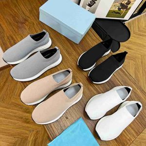 2024 New Sock Shoe Homens Mulheres Speed Trainer Running Shoes Material Triângulo DowntownComfort Skate Andando Slip-onLoafes Sapato de Maré Preguiçosa