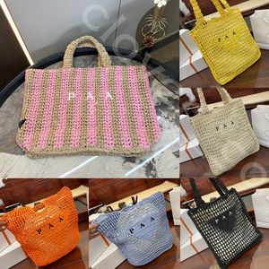 Fashion Straw Bag Summer Beach Bag Designer Hollow Bag Shoppingväska stor kapacitet på lyxig handväska Kvinnor axelväska triangel raffia virkning totes damväskor