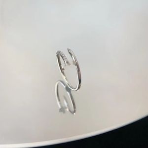 Dünner Designer-Nagelring aus Silber mit Diamant-Oberteil, V-Goldring für Damen und Herren, galvanisch beschichtet, 18 Karat, klassisch, Premium, mit Box