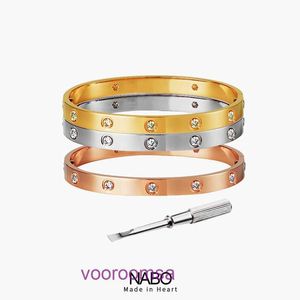 Högkvalitativ bil Tiress 18K Gold Holiday Gift Armband smycken Färgskydd och version 18K Rose med titanstålskruvmejsel för med originallåda