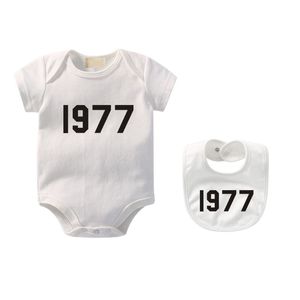 Ess nowonarodzone rompers zestawy bawełny dla niemowląt kombinezony ustawione na krótkie rękawy projektant ubrania dla dziewcząt chłopcy romper 1977 Kids kombinezonu luksusowy bodysuit Cyd24010404-6