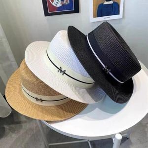 Szerokie brzegowe czapki kobiety Summer British Flat Słomka Panama Kapelusz nadmorski Słońce Shading Beach Koreańskie czapki modowe dla Chapeu Feminino