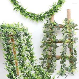 Fiori decorativi Eucalipto Ghirlanda artificiale in rattan per la decorazione di nozze Arco Muro Sfondo Verde Appeso Vite Piante finte