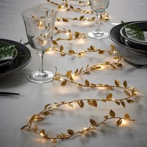 Stringhe 1PC 2M 20 LED Golden Tiny Leaves Fata Luce Alimentato a batteria Filo di rame Luci della stringa per la cerimonia nuziale Festa a casa Fai da te Decorazioni di Natale