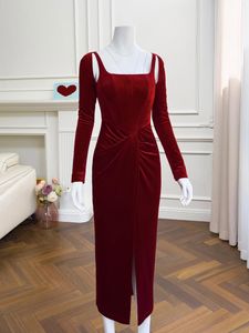 Abiti casual YIGELILA Abito lungo in velluto rosso vino da donna Elegante colletto quadrato Scava fuori Impero Solid Party Dritto alla caviglia 67820