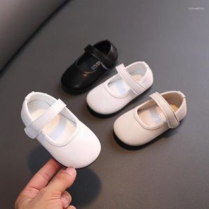 İlk Yürüyüşçüler Bahar Sonbahar Bebek Kız Ayakkabı Toe Toe Siyah Beyaz Deri Sevimli Bebek Prenses Yürüyüşü Yumuşak Sole Single