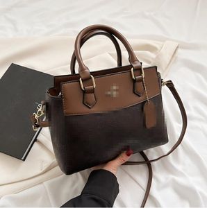 Qq lüks el çantası deri tasarımcı crossbody çanta kadın omuz kayışı çanta baskı cüzdan tasarımcıları çanta moda kılıfları alışveriş çantaları 02c1