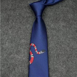 جديد 2024 Fashion Silk Tie Men Mener Tie Tie Silk White Classic Letter Printing Jacquard Woven Party Wedding Business Fashion Massion Dust Dust Suit