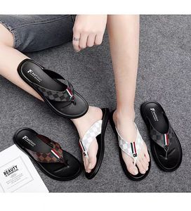 Designer-Hausschuhe für Herren mit modischen Sandalen, rutschfesten und verschleißfesten Strandschuhen, trendigen Herren-Flip-Flops