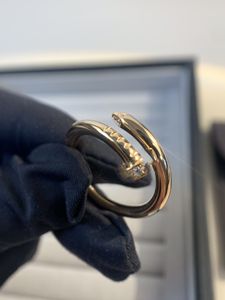 Designer Rose Gold Gold Ring grosso anel de unha Top-Gold com anel de diamante para mulher Eletroplatando 18K Classic Premium com caixa