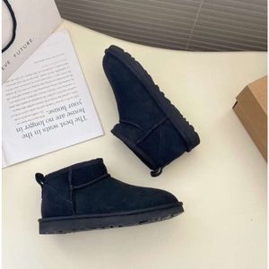 Uug Sandalo Stivali caldi Scarpe Stivale in pelliccia da donna Ragazza Furly Lusso Inverno u Designer Famiglia Breve Mini Classico Pelle da neve Calore addensato da donna 72ZK