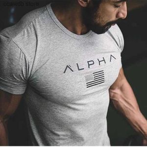 Mäns T-shirts Herrens snabba torra fitness-tees utomhussport som kör klättring korta ärmar brev tryckta skjorta tights bodybuilding män under skid t240105