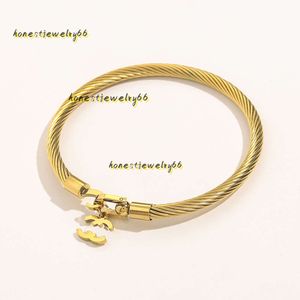 Bracciale 2024 Bracciale di design Bracciale di gioielli regalo principessa di moda Bracciale in oro 18 carati placcato per donna Bracciale rigido di lusso Bracciale per gioielli da sposa per feste di lusso