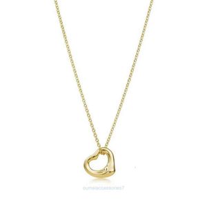 Collane con ciondolo Designer Tiffanyitys Collane Gioielli di lusso Classici in argento sterling Serie Love Collana popolare con clavicola di diamanti San Valentino