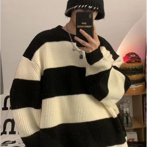 Mode koreanischen Retro gestreiften Männer gestrickte Pullover Winter Y2K Street Style personalisierte Wärme Harajuku verdickte einfache Hoodie 240104