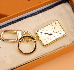 Keychains Designer Bag Style Women Decoration Par Car Key Luxury Gold Handmade Carabiner Chain Pendants Designers V Keyrings