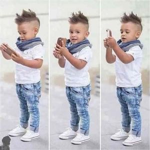 Set 27 anni Abbigliamento per bambini Ragazzi Outfit Abbigliamento estivo per bambini Set per ragazzo in cotone Manica corta Top + Jeans + Sciarpa Costume per bambino 21