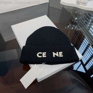 Designer Beanie Luxurys stickade hatt Män och kvinnors motorhuv varm andningsstrend av Autumn Winter härlig generös elegant hundra med modevarierad C6GZ