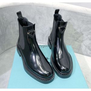 2024SS Chelsea Boots Tıknaz Bot Kadın Kış Ayakkabıları Pu Deri Ayak Bileği Botları Siyah Kadın Sonbahar Moda Platformu