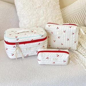 Kosmetiska väskor söt körsbär bomullsmakeup väska kvinnor dragkedja arrangör kvinnlig tyg handväska box form bärbar toalettartikel fodral för flickor