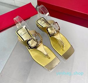 مصمم Flip Flops Flats Sandals الكعب الأسود مكتنزة للنساء سيدة النعال الجلدية