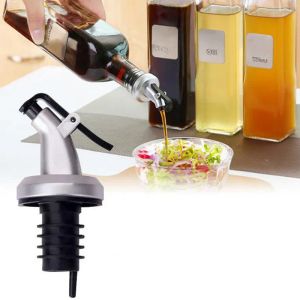 Oljeflaskstångstångssprutning Liquor Dispenser Wine Pourers Flip Top Beer Bottles Cap Stoppers Trap Kaucet Bartender Tool Accessory Th1245