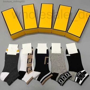 Herrstrumpor Designer God kvalitet Män och kvinnor Sport Socks Fem Luxurys Sport Winter Mesh Letter Printing Brand Cotton Woman Socks With Box 583U